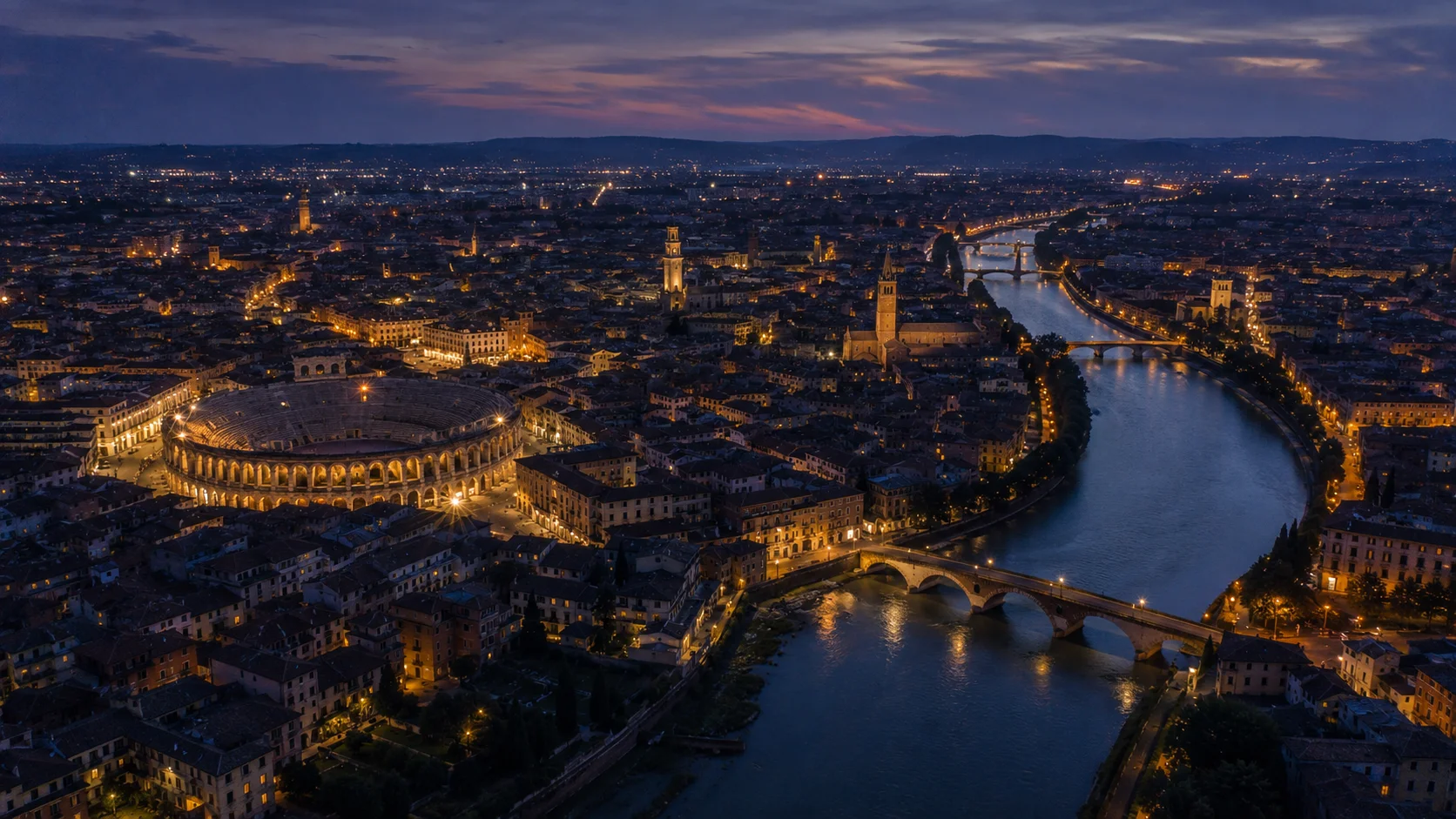 Verona di notte vista dall'alto